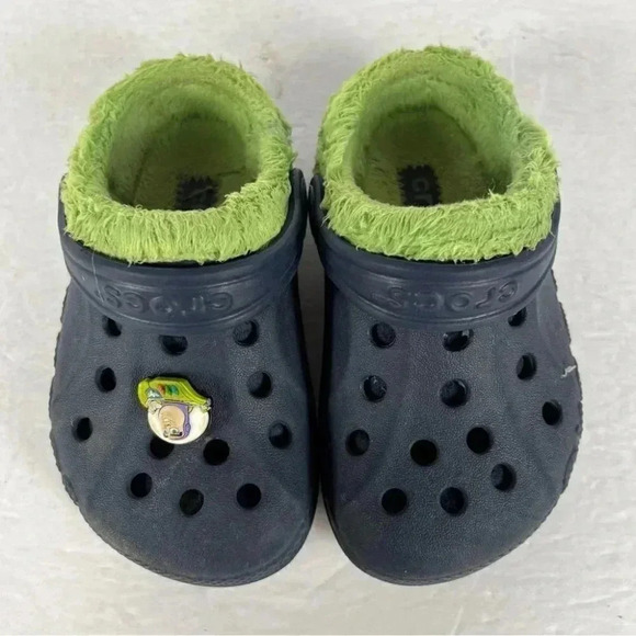 Crocs fleece  lined sandals - Picture 2 of 7